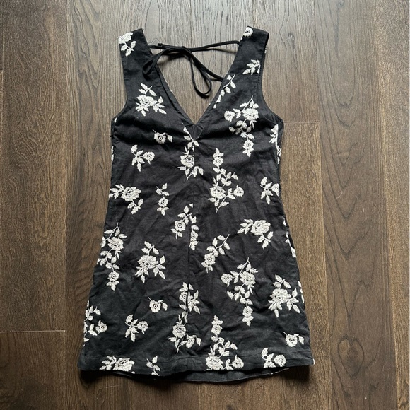 Abercrombie & Fitch US SP Women's Embroidered Linen-Blend Mini Dress - Picture 6 of 15